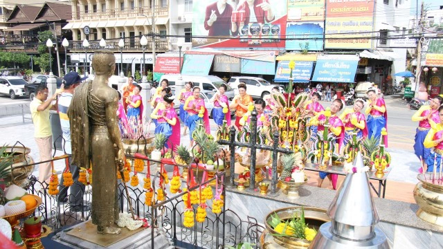 กลุ่มสตรีโคราช รำถวายย่าโมหลังถูกรายการลบหลู่ เพลงแรกจบฟ้าดินเป็นพยาน