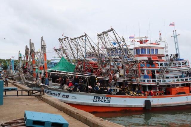 ปักธงแดงห้ามเล่นน้ำชายหาด จ.ภูเก็ต