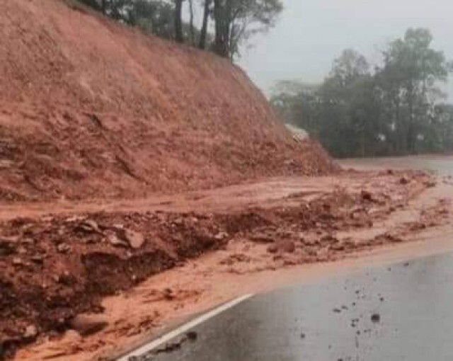 ฝนตกหนักต่อเนื่องข้ามคืน ดินถล่ม น้ำท่วม