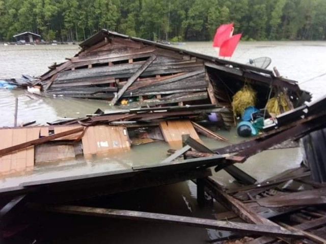 บ้านจมทะเล หลังคาปลิวว่อนกว่า 1,000 ครัวเรือน