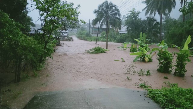 ฝนตกหนักต่อเนื่องข้ามคืน ดินถล่ม น้ำท่วม