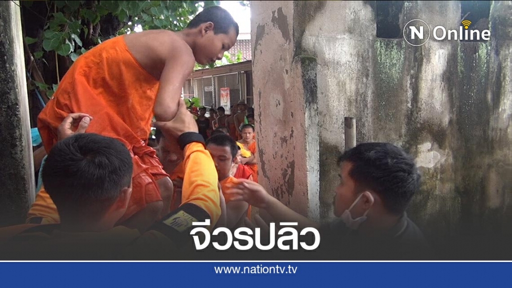พระ-เณร80รูปปีนกำแพงหนีน้ำท่วม พระ-เณร80รูปปีนกำแพงหนีน้ำท่วม