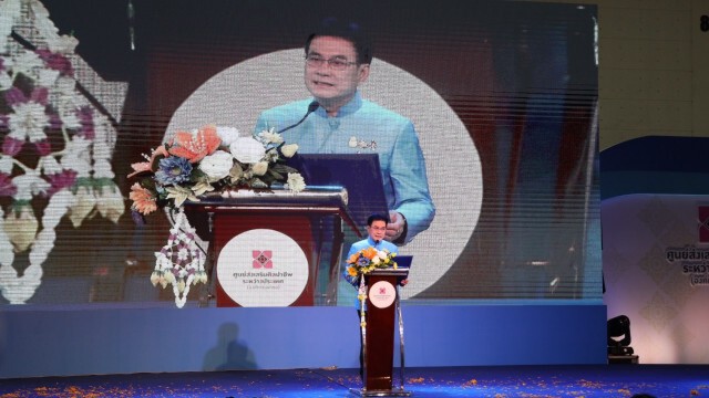 พาณิชย์ช่วยขับเคลื่อนเศรษฐกิจฐานราก ผ่านงาน "ศิลปาชีพทอใจ วิถีใหม่ใต้ร่มพระบารมี"  SACICT