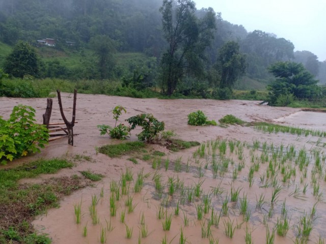 น้ำป่าซัดสะพานบ้านเมืองแพมขาด