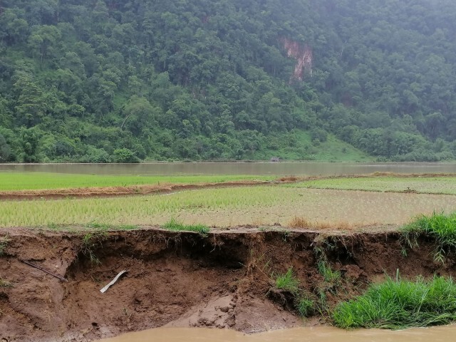 น้ำป่าซัดสะพานบ้านเมืองแพมขาด