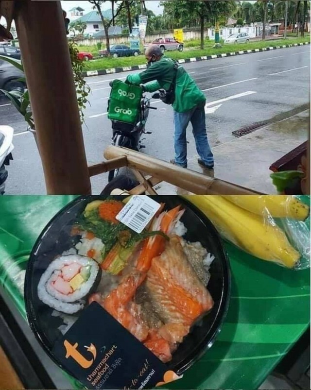 ลุงแกร็บ เจอฝนหนักแบตหมดส่งของไม่ทัน โชคเข้าข้างคนใจดีช่วย