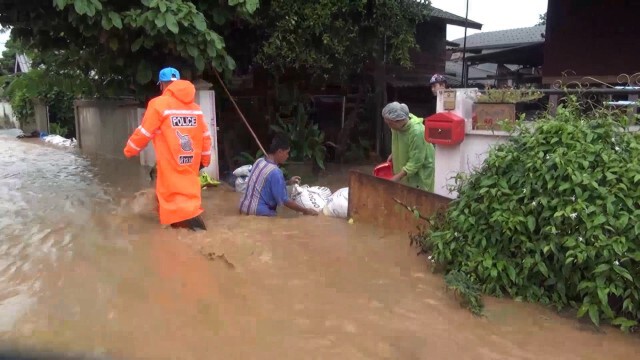 น้ำป่าไหลหลากท่วม 3 อำเภอ