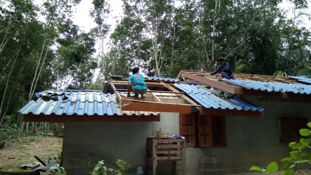 พิษ "ซินลากู" ทำลมหมุนบ้านพังยับเกือบ 30 หลัง