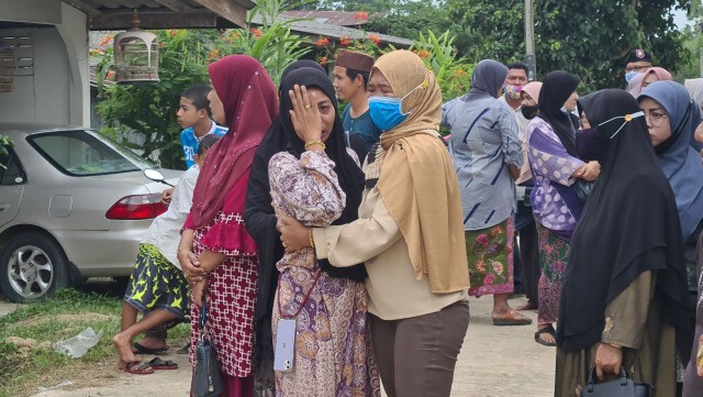 หนุ่มหลอนใช้มีดกรีดยาง กรีดร่างพี่สาวทั้งตัวเสียชีวิต