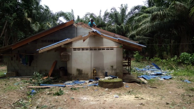 พิษ "ซินลากู" ทำลมหมุนบ้านพังยับเกือบ 30 หลัง