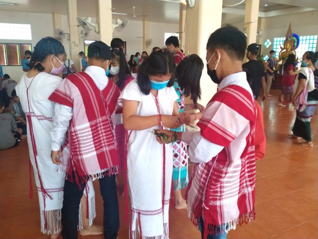 สืบสานตำนานผูกข้อมือชนเผ่ากะเหรี่ยง