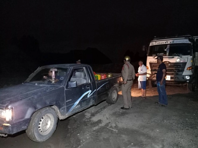 คนร้ายแอบขโมยดูดน้ำมันรถบรรทุกโรงโม่หิน