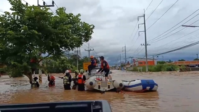 อพยพกลางดึกติดน้ำท่วม-ถนนขาดเพิ่ม