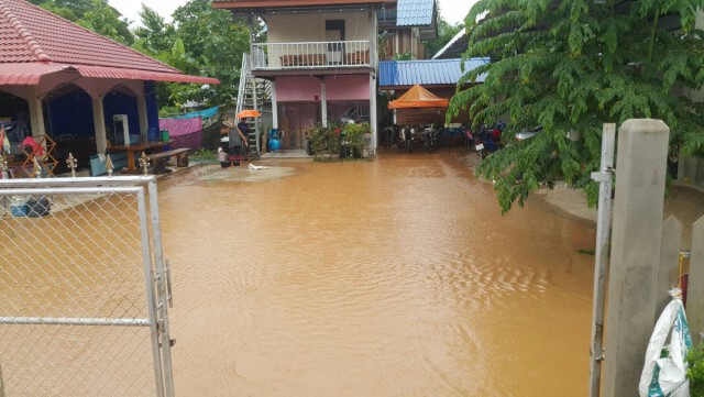 ทม.น่านติดตั้งเครื่องสูบน้ำกันน้ำท่วมย่านเศรษฐกิจ