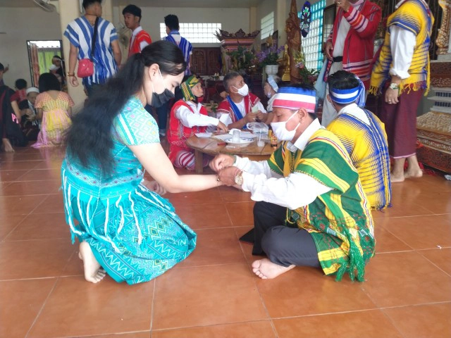 สืบสานตำนานผูกข้อมือชนเผ่ากะเหรี่ยง