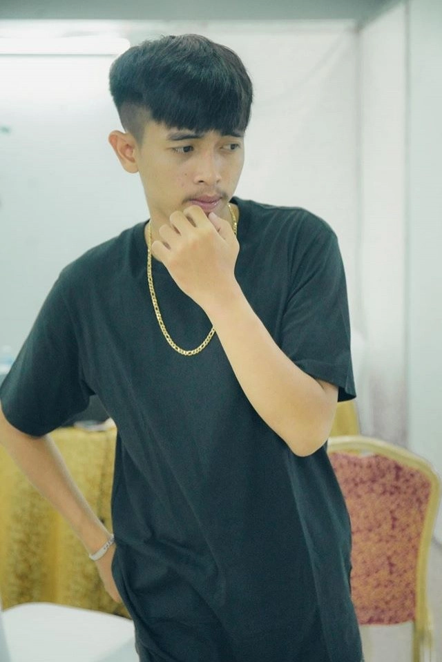 เปิดเพลงดัง 2 หนุ่มในโลกโซเซียล 'ใส่ใจได้แต่มอง - อยากเป็นลูกเขย'