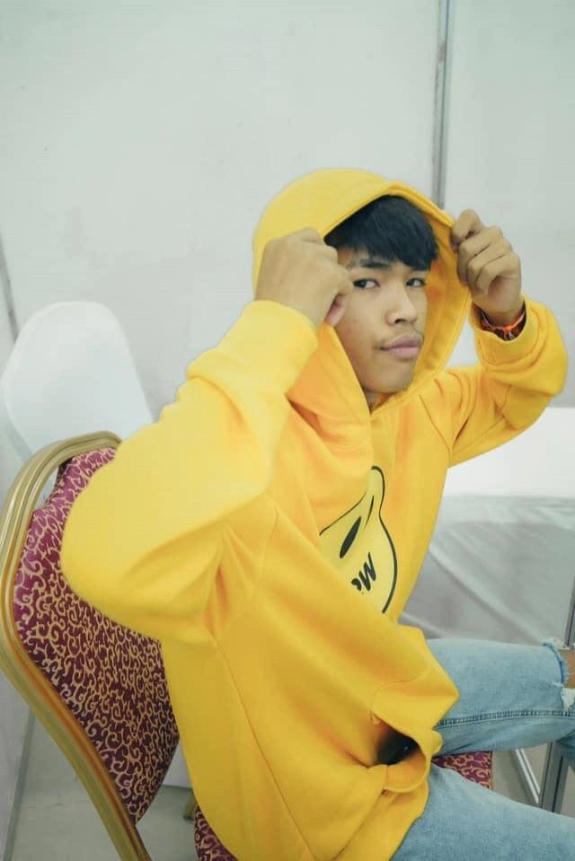 เปิดเพลงดัง 2 หนุ่มในโลกโซเซียล 'ใส่ใจได้แต่มอง - อยากเป็นลูกเขย'