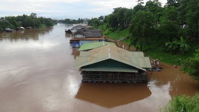 น้ำน่านพุ่งพรวด4.45เมตรกระทบเรือนแพ-กระชังปลา