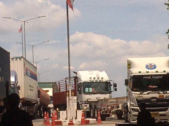 ตรวจเข้มคนขับรถส่งสินค้าไทย-มาเลเซีย