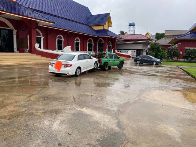 เณรเห็นเหตุการณ์รถตกน้ำรีบกระโดดลงช่วย