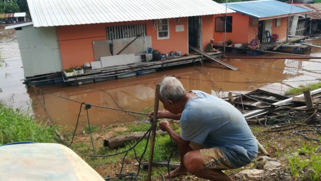 น้ำน่านพุ่งพรวด4.45เมตรกระทบเรือนแพ-กระชังปลา