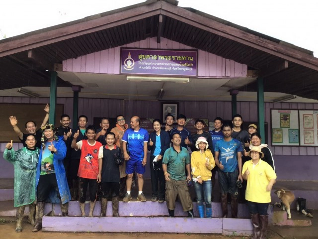 ภาพนาทีระทึก "ทีมหมอ"ยกคณะไปตรวจสุขภาพชาวสังขละบุรี