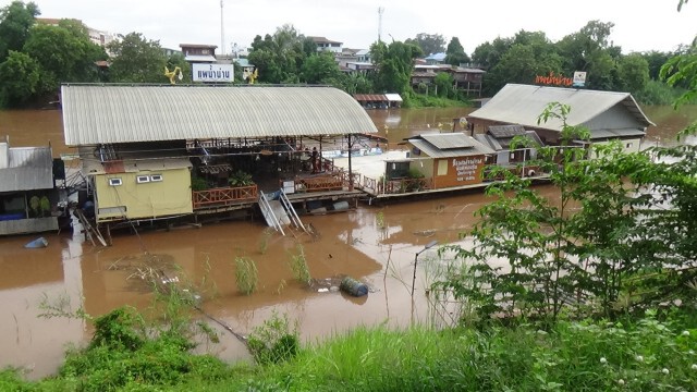 น้ำน่านพุ่งพรวด4.45เมตรกระทบเรือนแพ-กระชังปลา