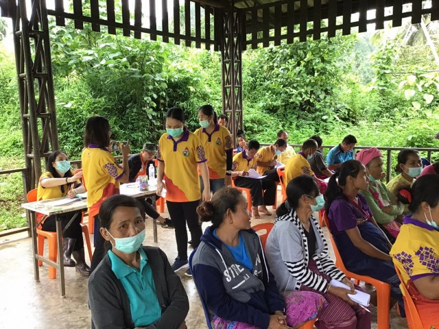 ภาพนาทีระทึก "ทีมหมอ"ยกคณะไปตรวจสุขภาพชาวสังขละบุรี