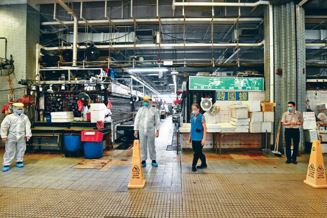 ฮ่องกงผวาโควิด-19 ระบาดในตลาด 2 แห่งหวั่นซ้ำรอยจีน