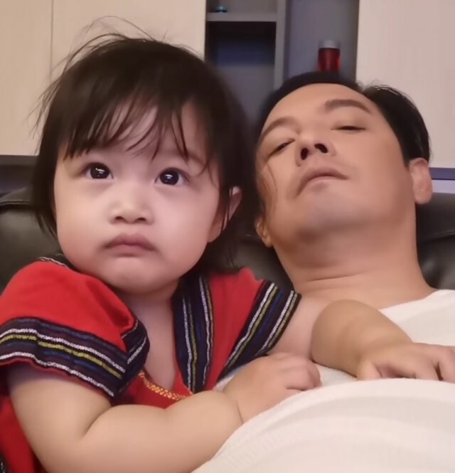 ชาวเน็ตเตือน "ศรราม" ไม่ควรทำแบบนี้กับลูก หวั่นสมาธิสั้น