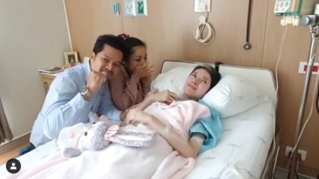 "นิ้ง กุลสตรี" กลั้นน้ำตาไม่ไหว!! ปลื้ม "เต๋า-นุ๊ก" ร้องเพลงโลกทั้งใบฯ ถึงขอบเตียง