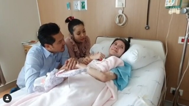 "นิ้ง กุลสตรี" กลั้นน้ำตาไม่ไหว!! ปลื้ม "เต๋า-นุ๊ก" ร้องเพลงโลกทั้งใบฯ ถึงขอบเตียง