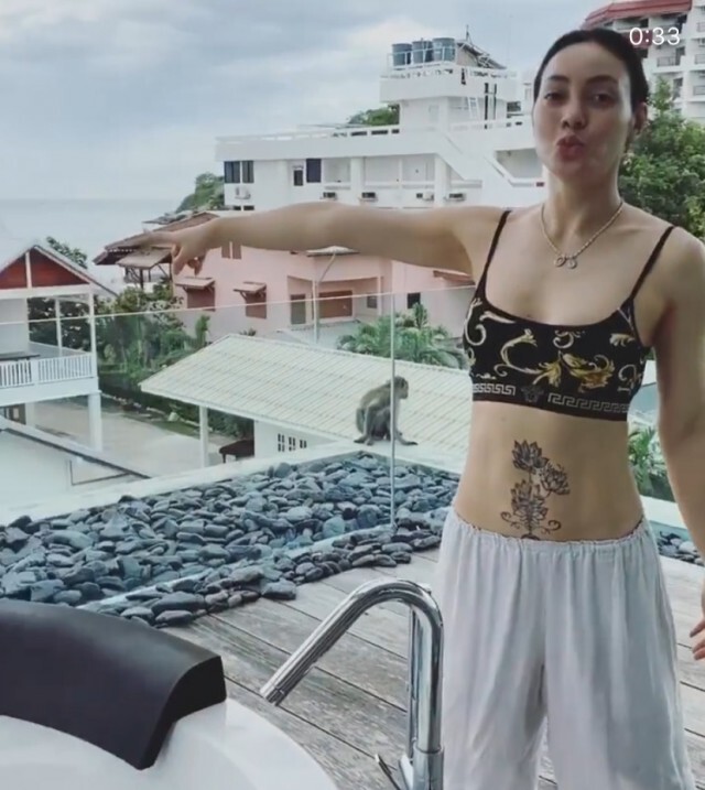 "ตั๊ก บงกช" อวดหุ่นแซ่บ คลายร้อนที่หัวหิน