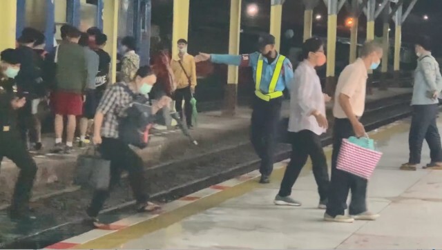แห่ชื่นชม รปภ. เสี่ยงชีวิตช่วยคนสติไม่ดี ก่อนถูกรถไฟทับ
