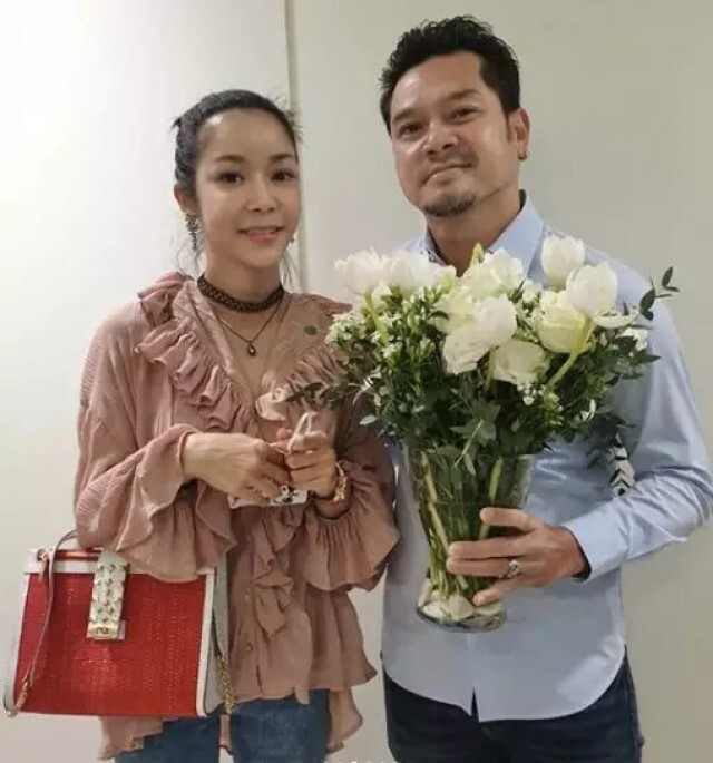 "นิ้ง กุลสตรี" กลั้นน้ำตาไม่ไหว!! ปลื้ม "เต๋า-นุ๊ก" ร้องเพลงโลกทั้งใบฯ ถึงขอบเตียง