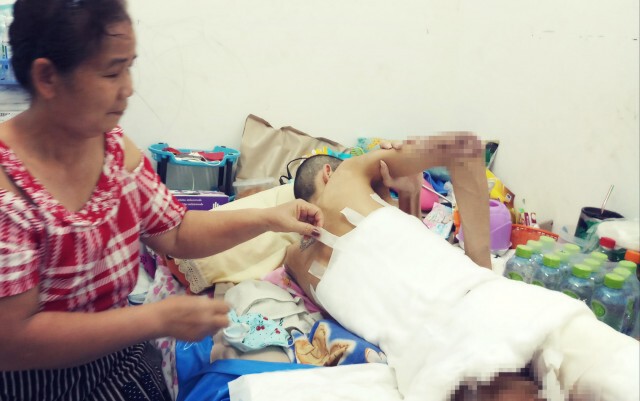 แม่ใจสลาย ลูกชายเกิดอุบัติเหตุจยย.คว่ำ รถบรรทุกทับ ซ้ำถูกไฟคลอกทั้งตัว