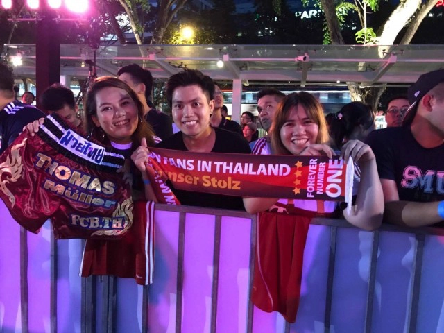 "มุลเลอร์" เซอร์ไพรส์คอลหาแฟนบอลให้กางเกงมวยไทย