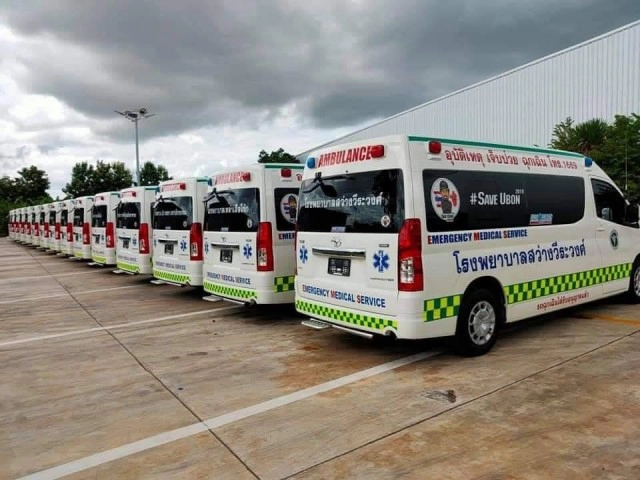 บิณฑ์ มอบรถพยาบาล อุปกรณ์ทางการแพทย์ ที่อุบลฯ
