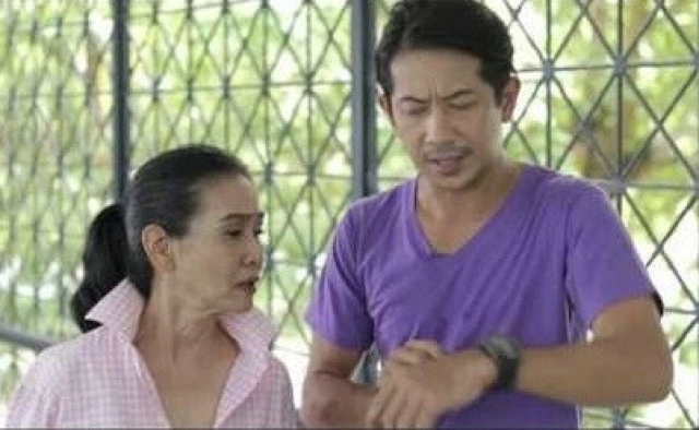 เพื่อนปลอบ... "สีดา ไม่ต้องร้องไห้แล้วนะ"