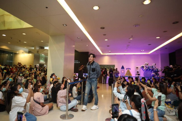 "เป๊ก ผลิตโชค" โผล่เซอร์ไพรส์!!! ร่วมฉลองวันเกิดครบรอบ 36 ปีกับแฟนๆ