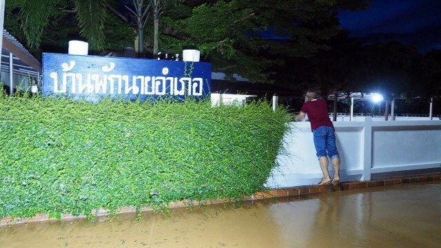 "เชียงคำ"เริ่มวิกฤติ-น้ำทะลักเข้าท่วม
