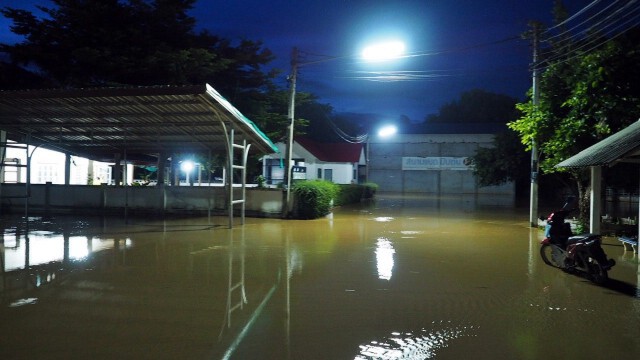 "เชียงคำ"เริ่มวิกฤติ-น้ำทะลักเข้าท่วม