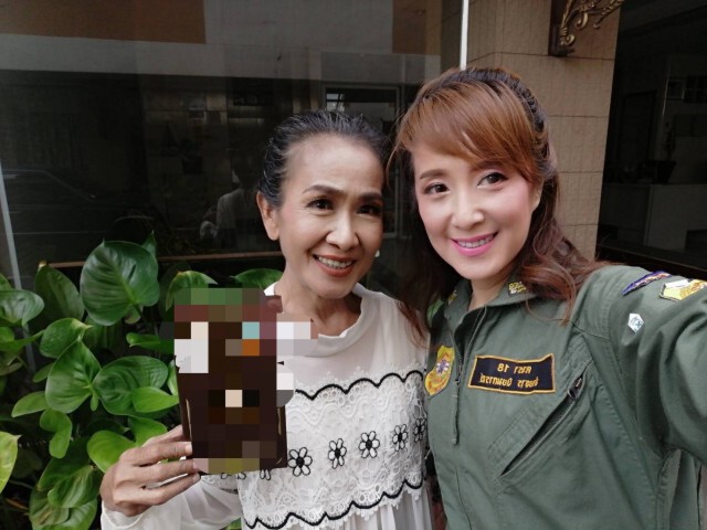 "อ่ำ อัมรินทร์" เทียบหน้าตัวเองกับ "แม่สีดา" โพสต์ขายงานคู่!