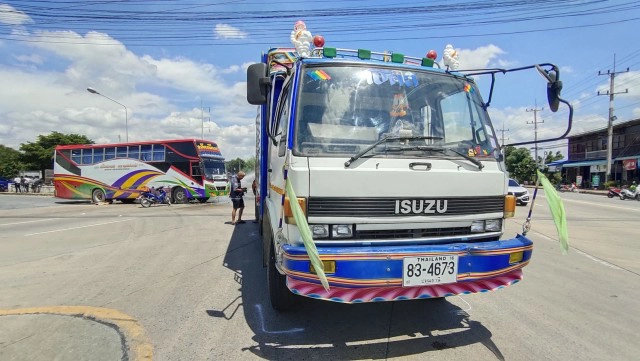 วัยรุ่นกลุ่มเลดี้สองล้อสายบุญชนสลิงรถลากดับ3