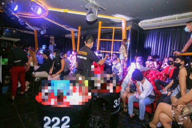 บุกจับผับเดอะบอสซั่ม เปิดเย้ยพรก.ควบคุมโรค