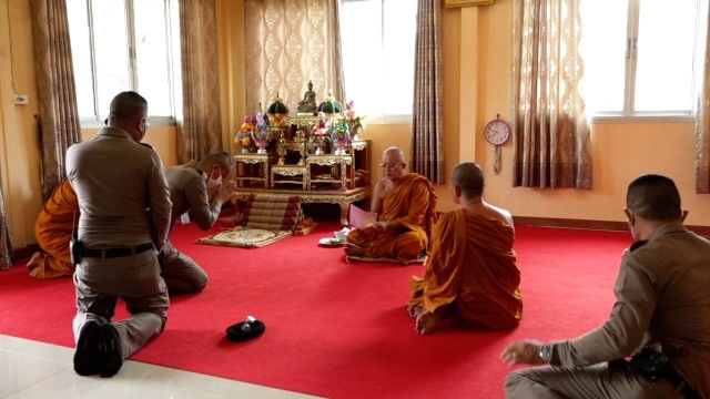 สึกเจ้าอาวาสถ่ายใต้กระโปรงนักเรียน