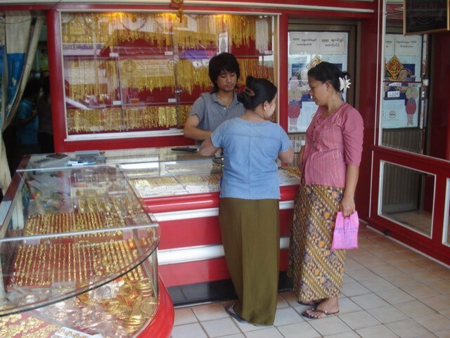 ชาวเมียนมานำทองคำขายฝั่งไทยเพิ่มขึ้น หลังราคาทองพุ่ง