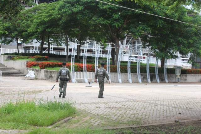อีโอดีติดตั้งเครื่องสแกนวัตถุระเบิด เดินตรวจรอบพื้นที่ชุมนุม