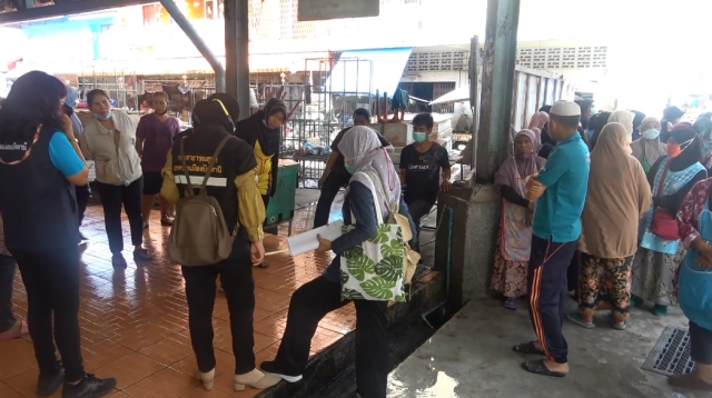 พ่อค้าแม่ค้าประท้วง ไม่พอใจการปรับรูปแบบตลาดใหม่