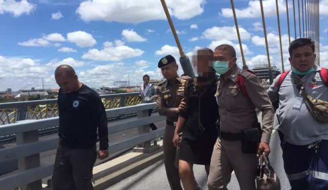 ตำรวจฮีโร่ กล่อมสาวคิดสั้นกระโดดสะพาน จนอยู่หมัด